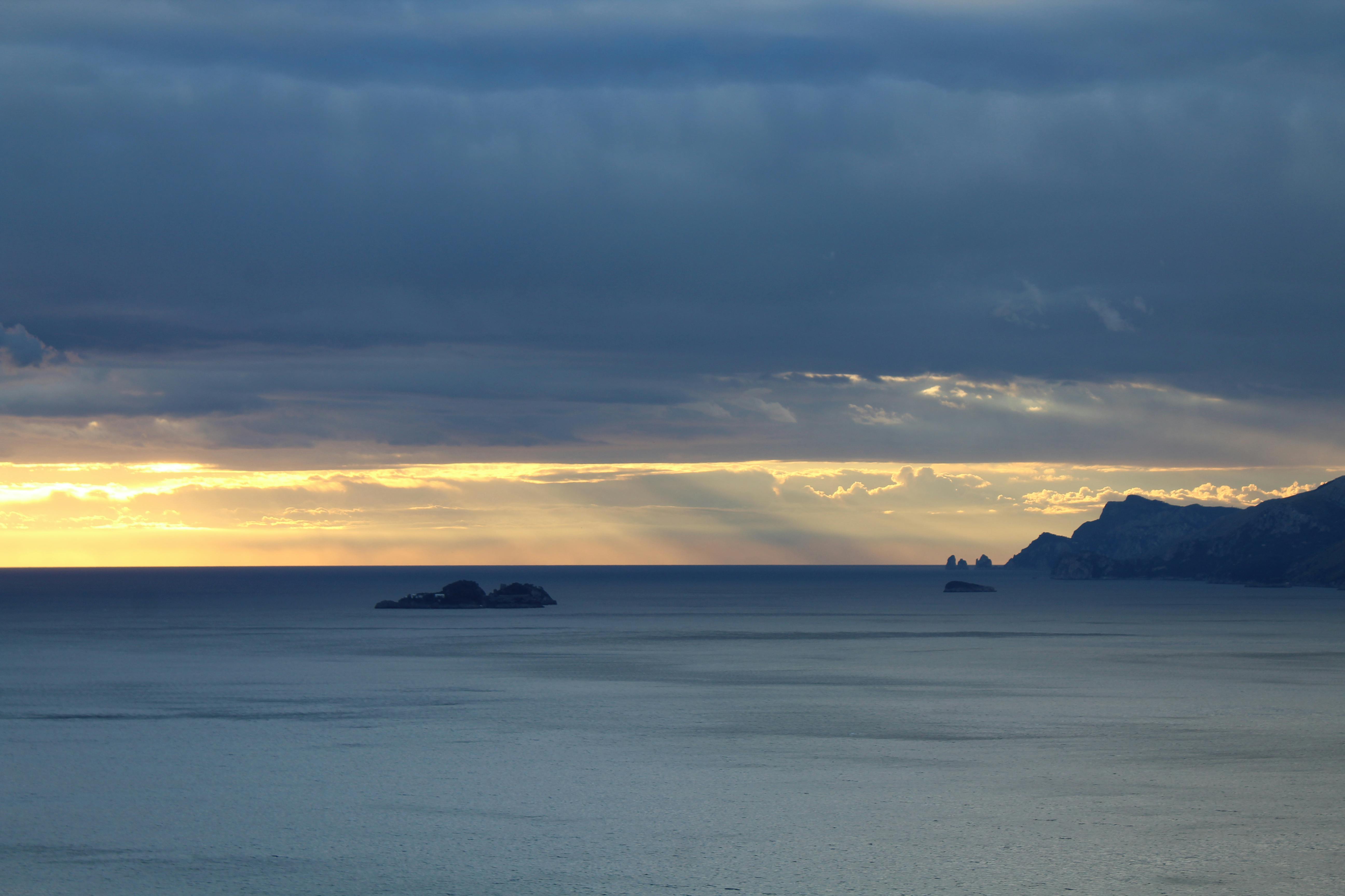 家長查看孩子進度與訊息交流的示意畫面